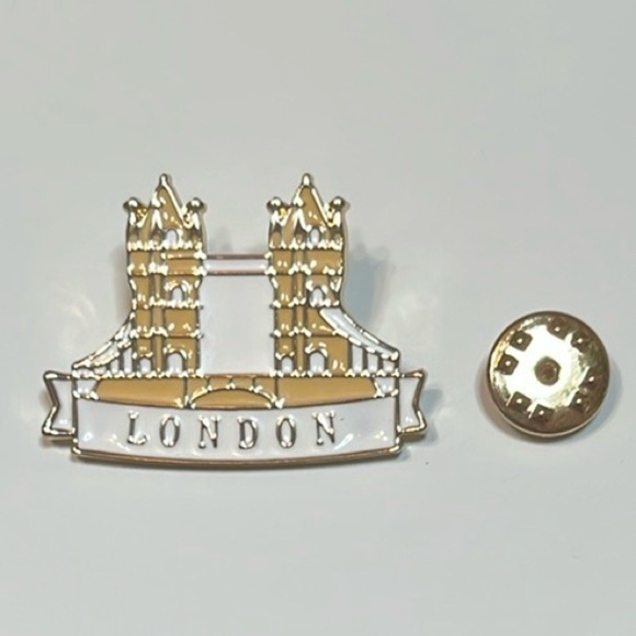 Burberry London Bridge Brooch - Picture 4 of 8